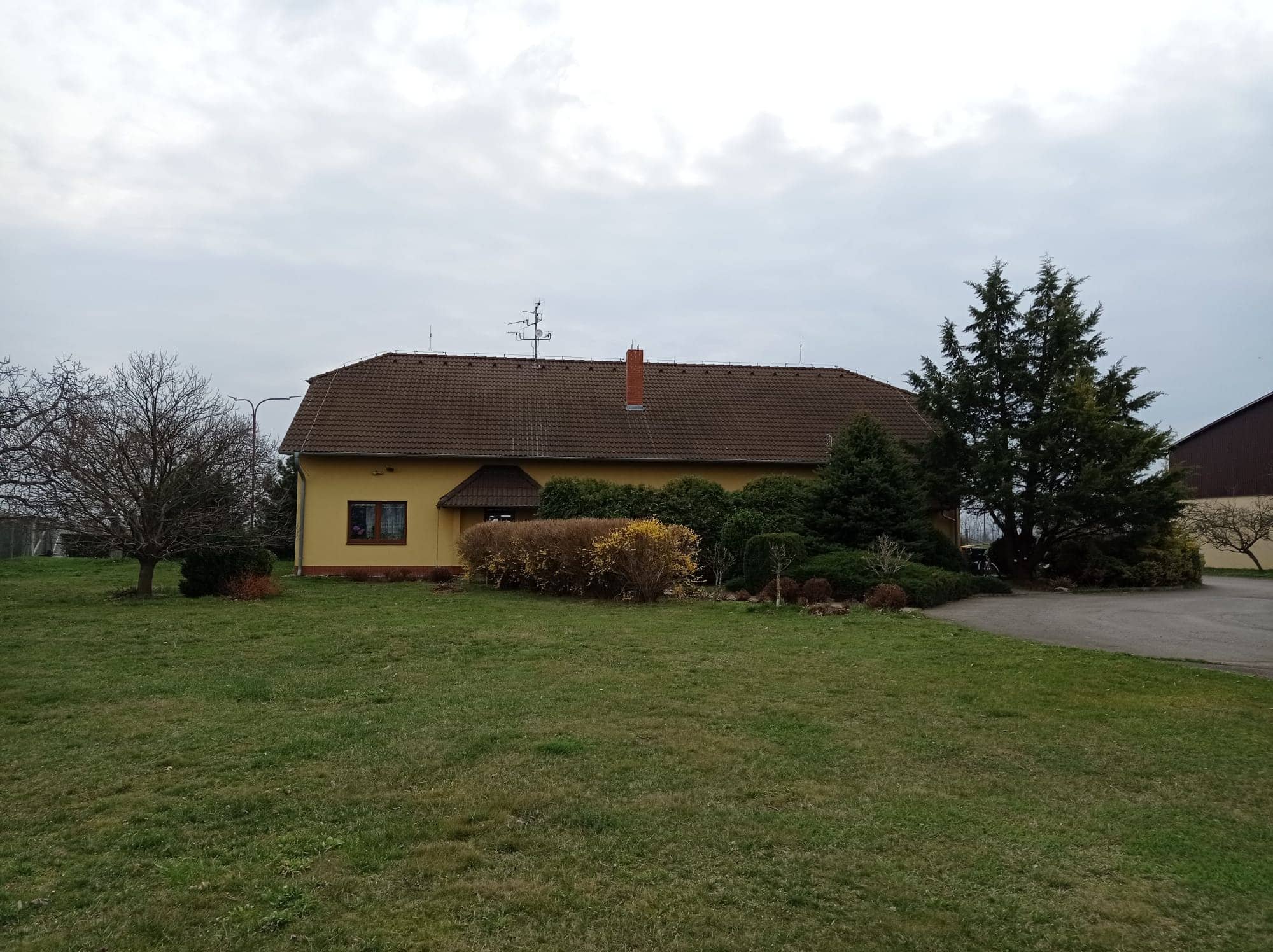 <img alt="" src="/images/a/a/e/2/3/aae2320b5e8a1aec0ad4557a216d2e6d91fce3ac-farmamalesovice3.jpg?name" />